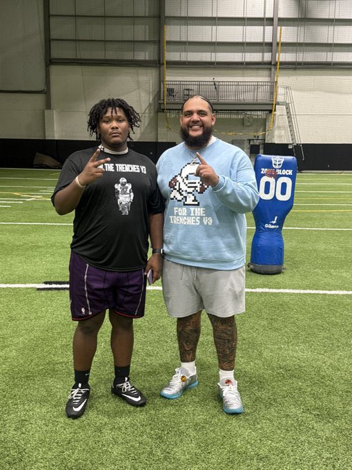 ZachIsGreat_'s tweet photo. Need to Know Names ! #ForTheTrenchesV3 
@CadenWilliams_1 2027 DT 
@DarriusNash 2029 DT
@ChandlerRa99242  2027 Edge
@keen2184 2027 Guard
@Randall_wren1 2028 Tackle
@j4stjn_ 2028 Tackle
@DualynnCaston 2028 Guard

@MarchaelJCarter MVP Today !  2028 DT https://t.co/72LMAcdrYx