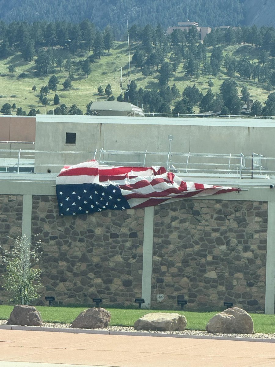TASWCM_TIM's tweet photo. Flag at US Department of Commerce today, sums it up pretty well.
https://t.co/I0ucfZgaja https://t.co/VEoWc7vIov