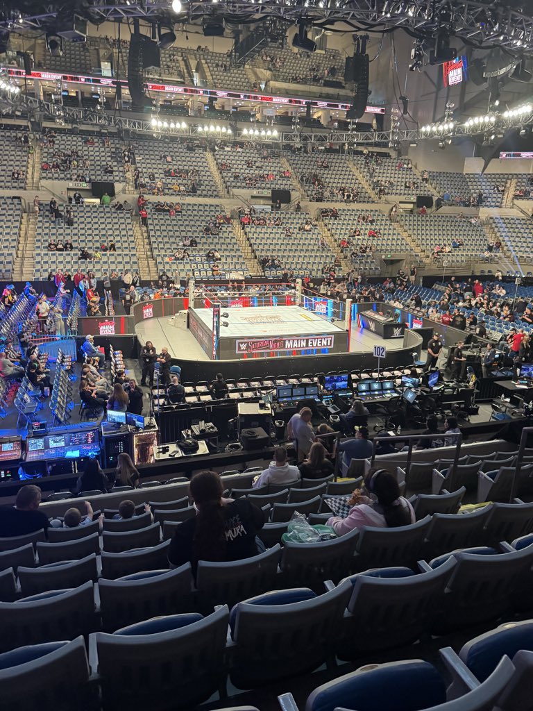 MarqMerks's tweet photo. We are seated for #SNME https://t.co/vPPf51zKZz