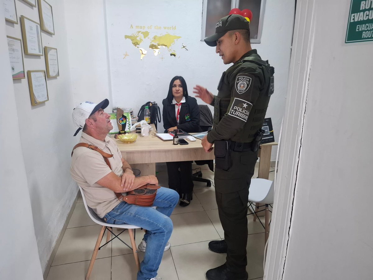 PrinVerdeOlivaP's tweet photo. En #Pasto, se desarrollan actividades de vigilancia y control a prestadores de servicios turísticos del sector de agencias de viajes, para evitar información engañosa o estafas a los usuarios.

#TurismoResponsable
@ProteccionPonal 💚💙🇨🇴 https://t.co/GIIYhFqOHK