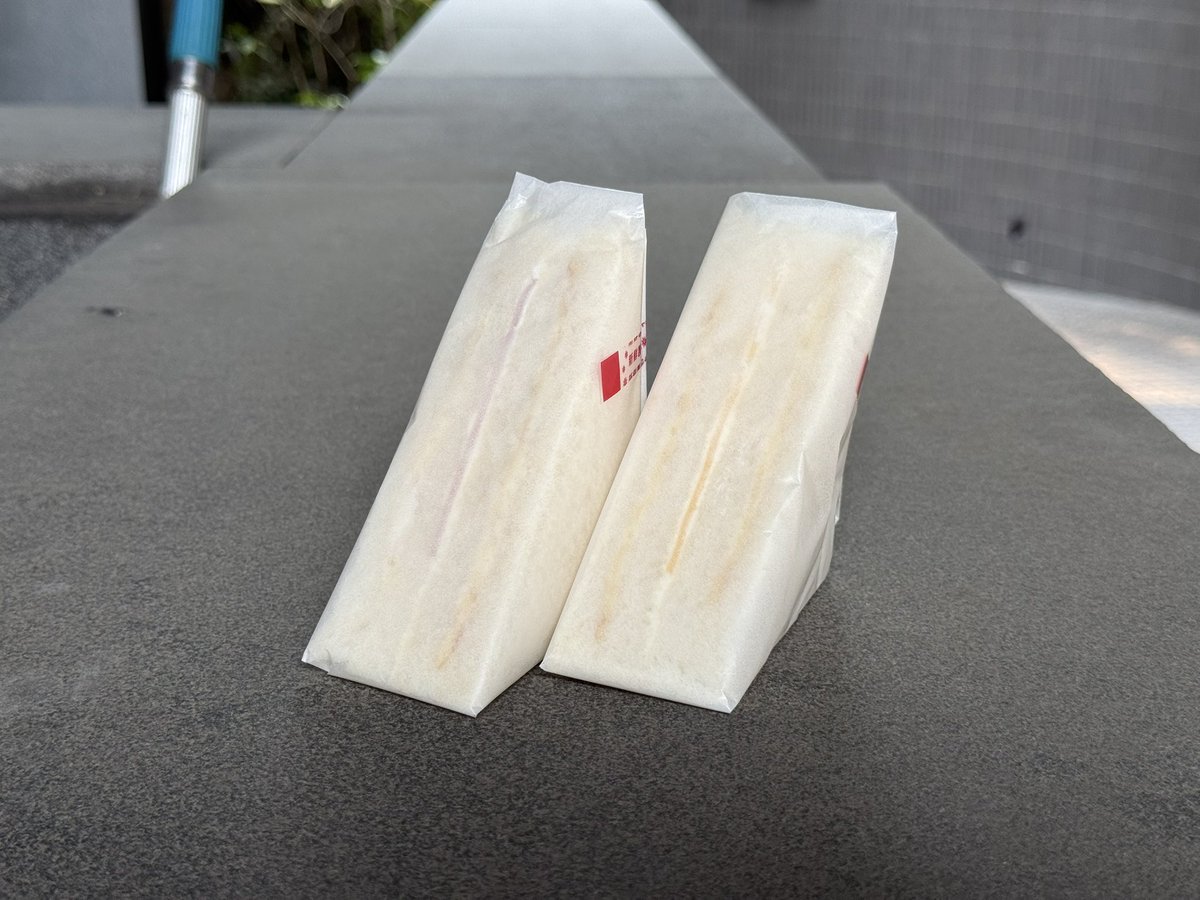yuu_horii_zorro's tweet photo. 【台湾旅行で知らなきゃ損】"ケーキみたいなサンドイッチ洪瑞珍 by ゾロ"台北のいろんな所にチェーン店がありますが、必ずMRT大橋頭3番出口から徒歩3分のこちらのお店で買ってください。わざわざここまで来る価値があります。こちらは「店内手作り&常温保存」なのでフワフワ度が段違いです。騙されたと思って一度買いに行ってみてください。3星3星3星！⭐️⭐️⭐️

【洪瑞珍三明治 重慶店】
📍臺北市大同區重慶北路三段86號

※保存して台湾旅行に役立ててね！👍