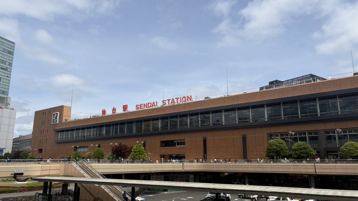 2runma's tweet photo. 初遠征！初最前！初飴ちゃん！
会場の盛り上がりもすごくてとっても楽しいライブだった！にしなが楽しそうで私もにこにこしちゃった🙂‍↕️もっちーさんと目が合って嬉しかった！牛タン美味しかった！
私の参戦ライブ史上最高の1日になりました！ありがとう😻🎶
 #にしな 
 #日々散漫 https://t.co/mCSDt1twL8