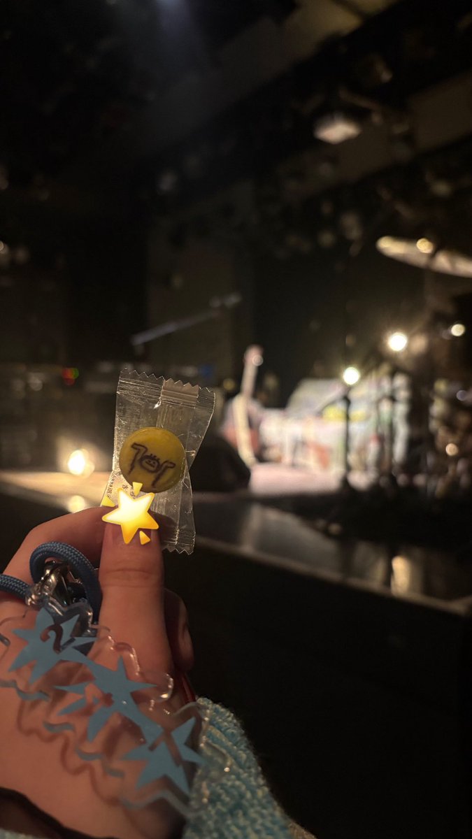 2runma's tweet photo. 初遠征！初最前！初飴ちゃん！
会場の盛り上がりもすごくてとっても楽しいライブだった！にしなが楽しそうで私もにこにこしちゃった🙂‍↕️もっちーさんと目が合って嬉しかった！牛タン美味しかった！
私の参戦ライブ史上最高の1日になりました！ありがとう😻🎶
 #にしな 
 #日々散漫 https://t.co/mCSDt1twL8