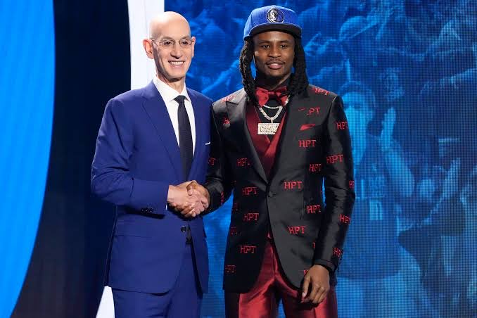 HenryXAggerate's tweet photo. @TheBoiJC @showtimeluka Yeah, if only the Mavs could have acquired Cason Wallace https://t.co/Z6uJdADURX