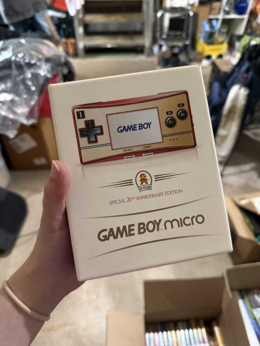 maya_jillian75's tweet photo. I FOUND THE BOX https://t.co/spiumCr5Tv