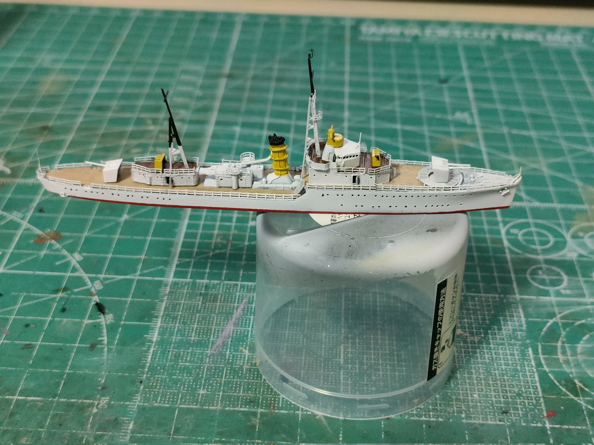 air6799's tweet photo. 昨日の白色宇治。
マストを黒く塗りました。
後で気づきましたが、前期宇治は、後部施設の甲板形状が違うようで、接着後ですが、ニッパーで余分な部分を削除しました。
次はボート類を進めます。
こちら時間がかかるので、少しづつ進めます。

#103愛もけ #砲艦宇治 #艦船模型 #アオシマ https://t.co/XrCKbDwWAQ