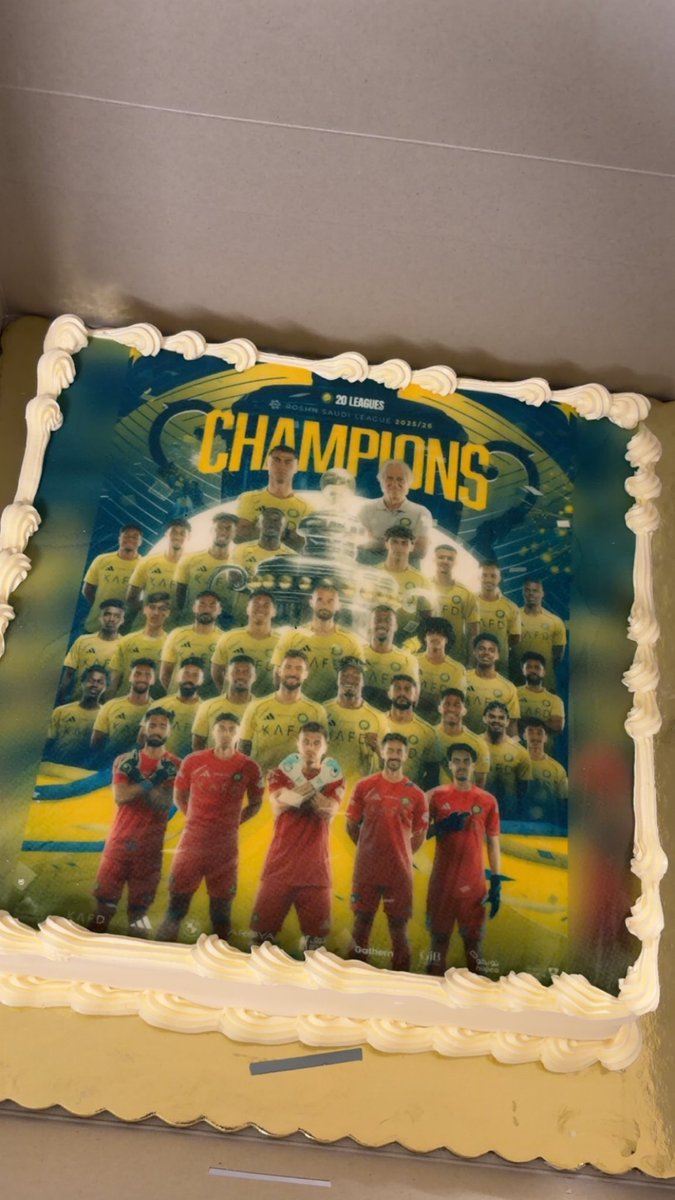 dan_3z's tweet photo. الاحتفالات ما توقف 🤣🏆💛💙 https://t.co/QlU7bLax82