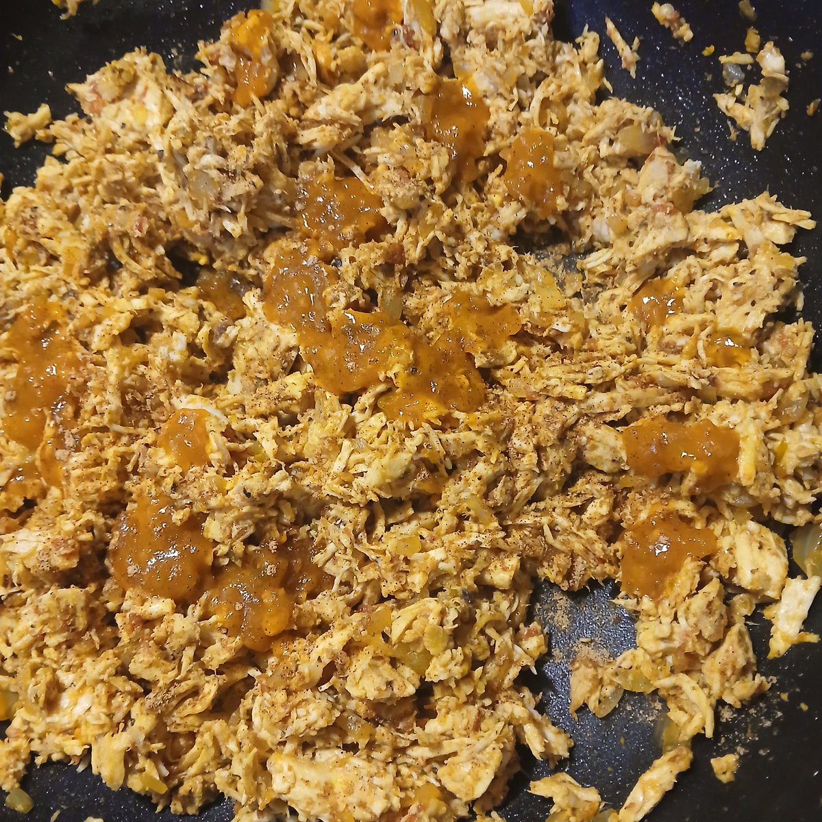 BoBseeAllen's tweet photo. Took me a minute. Didn't make enough dough so I got some chicken leftover. It was 8. Son got to em already. Had to make smaller size i couldn't knead the dough. Had to use a fork. Either way they 🔥
👨🏾‍🍳🧱💪��� https://t.co/Qr3sDI2eSL