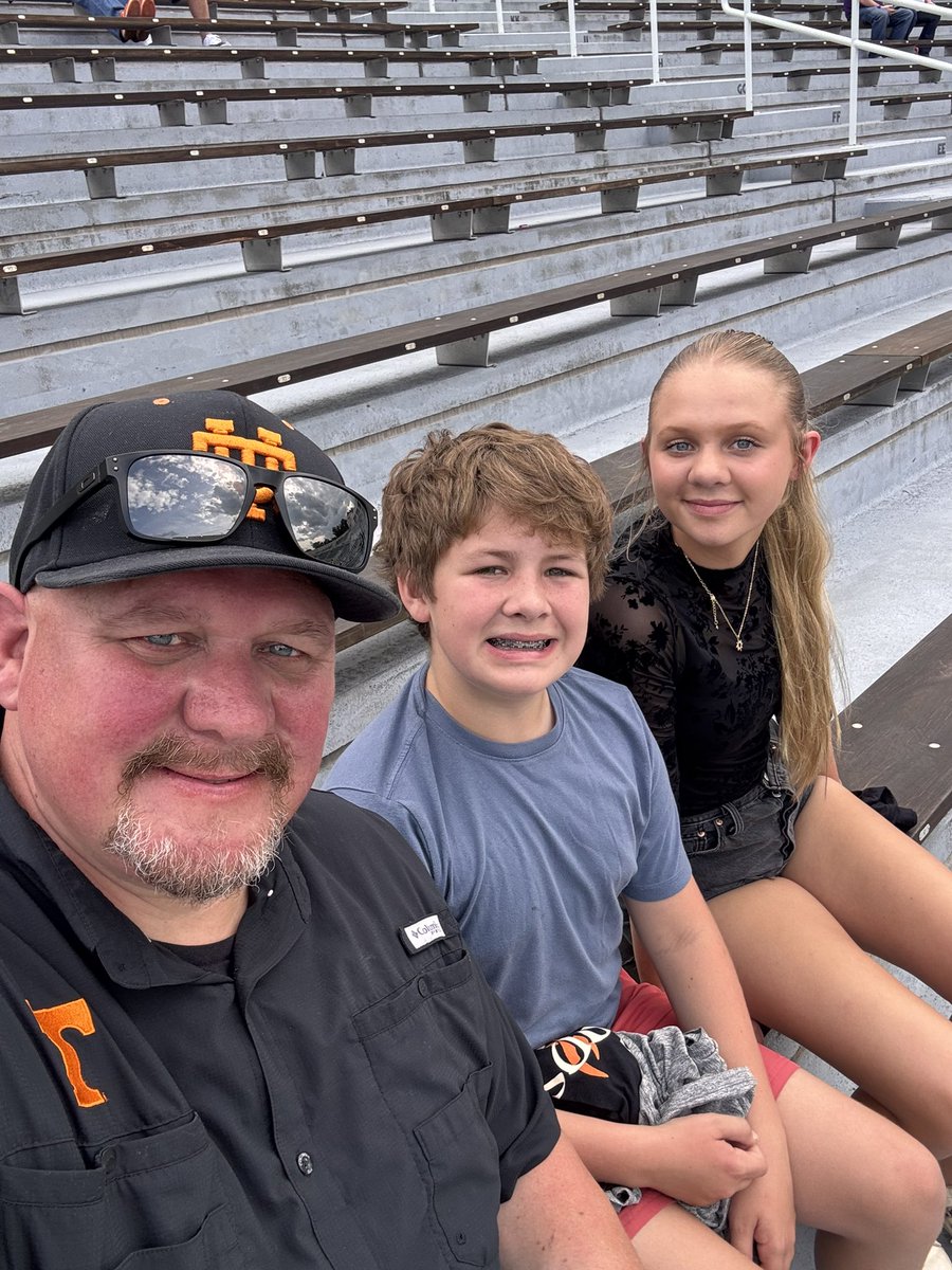 901_Vol's tweet photo. The kids first time seeing #Godsmack and #StoneTemplePilots! https://t.co/3Vb6flIwGJ