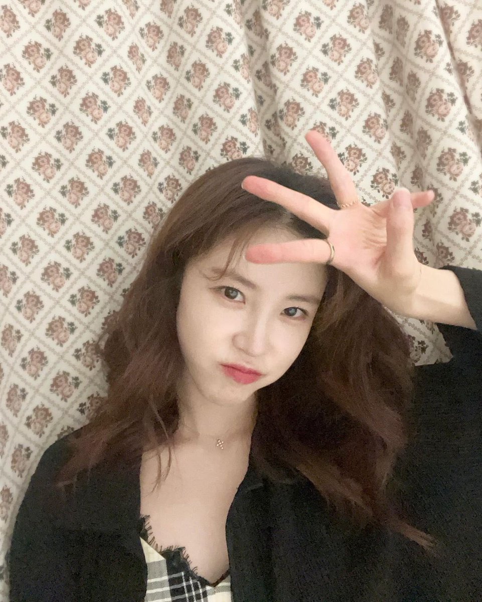 superstar_bwn's tweet photo. @superstar_jhs おはよう♡
#전효성 #junhyoseong #ヒョソン #jhs #Bling #블링 #Darling #달링
#Jelling #제링 https://t.co/UooQaRIPUp