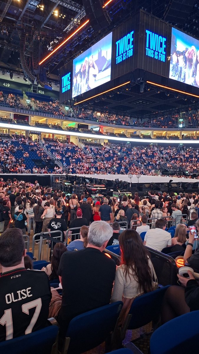 timeazzzz's tweet photo. Cannot believe a managed to get a free upgrade at the berlin concert🥲(i was crying so bad people stared at me weirdly😅)#TWICE https://t.co/Qp94ghxnu4