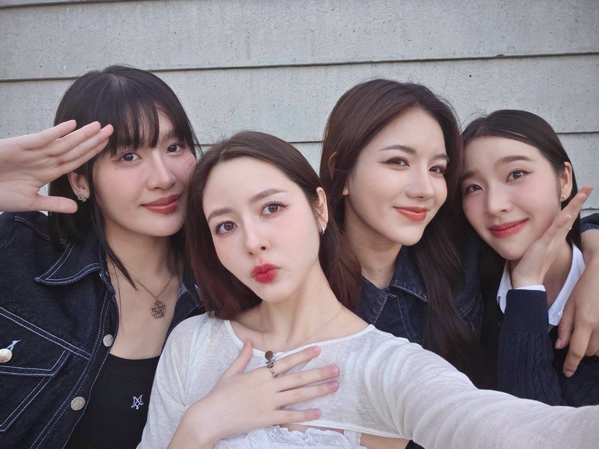 slothlolo's tweet photo. Me Mind Y's GL pairings have me in shambles, literally fell for MieAya and MyChan, and I am so blessed to be here and able to witness this golden era!! :')

Keep on going na ka!! 💪
Loveee from Belgium! ❤️❤️
#MieAya #MyChan
#miephat #ayaorapan 
#myyukhawisara #chanyaduval https://t.co/9hg6TNXxrY