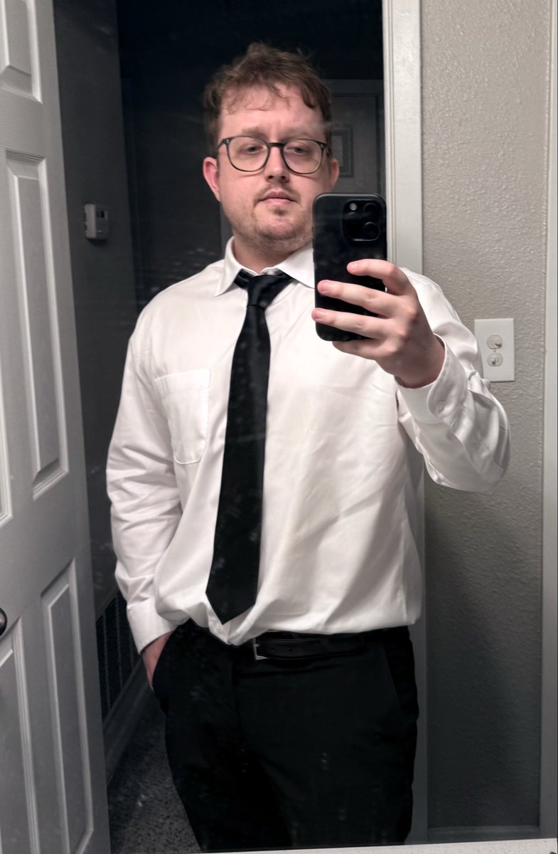 Hurriwind's tweet photo. Momocon was awesome so far! I met tons of awesome people. Should I go back tomorrow?... (pics related) #momocon https://t.co/kdJeBqzcm7