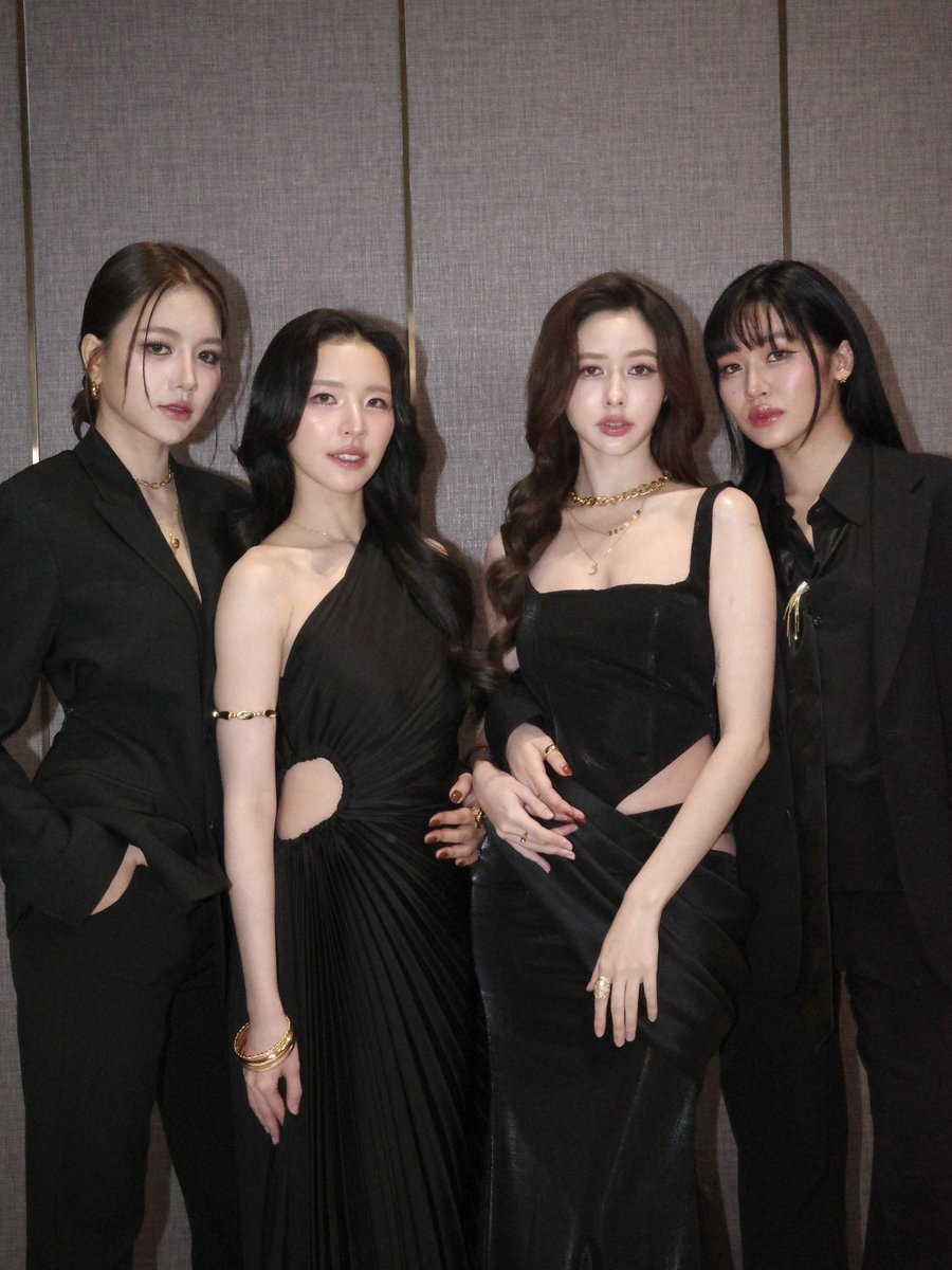 slothlolo's tweet photo. Me Mind Y's GL pairings have me in shambles, literally fell for MieAya and MyChan, and I am so blessed to be here and able to witness this golden era!! :')

Keep on going na ka!! 💪
Loveee from Belgium! ❤️❤️
#MieAya #MyChan
#miephat #ayaorapan 
#myyukhawisara #chanyaduval https://t.co/9hg6TNXxrY