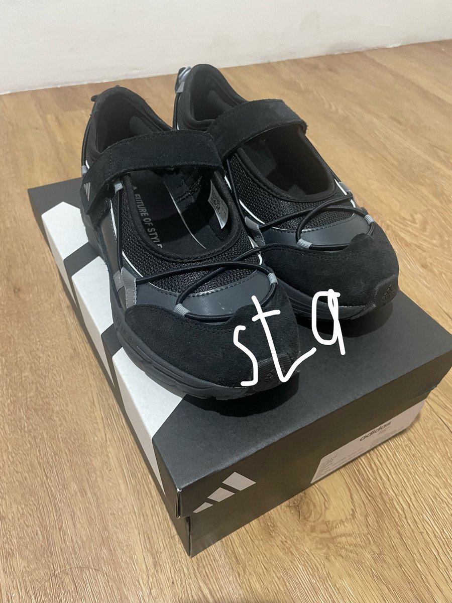runravee's tweet photo. wts preloved adidas formotion mary jane size 36.5 baru dipake 3x dijual karena kebesaran beli di jd central park lengkap box + struk 1.2 juta negoin aja sampe jadi cod sekitaran senayan / blok m, bisa oren juga 🍊 kindly hmu for more details!! 🫶 https://t.co/GsejugXEti