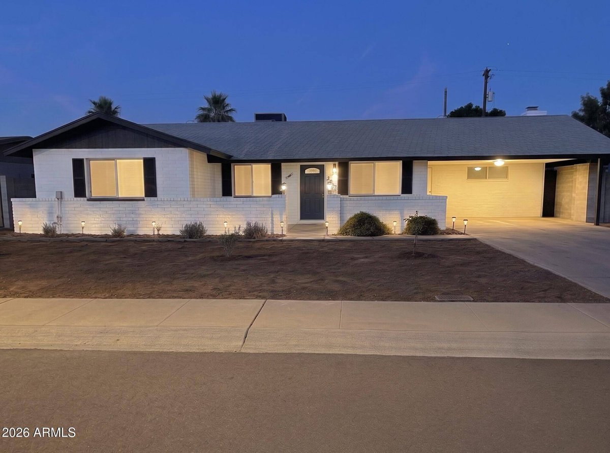gilbertliving's tweet photo. Gorgeous, fully renovated ranch at 5919 S Jentilly Lane, Tempe! Four bed, two spa-like baths, and a chef’s kitchen with quartz counters and luxe appliances await. 

https://t.co/OjDMC10kH6

#TempeHomes #AZRealtor #RenovatedHome #ForSale #HomeHunters https://t.co/BNC08jwGYh