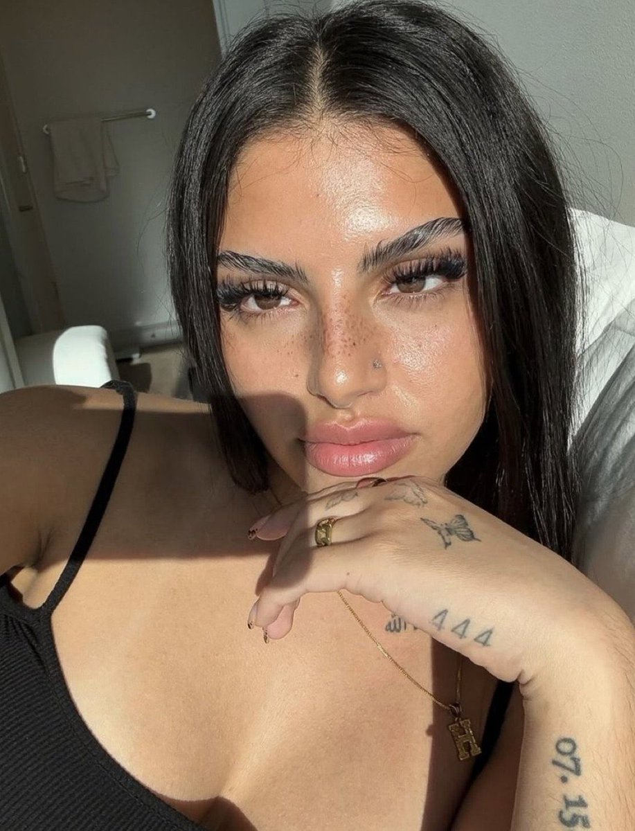 KimKCumback's tweet photo. Huda love island https://t.co/5OXZdmfaOB