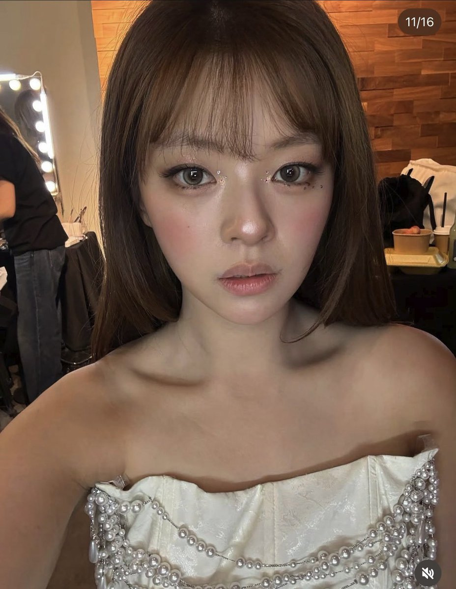 thinkinabtyoojy's tweet photo. Jeongstagram 3/4 https://t.co/Y75BV3f9JU