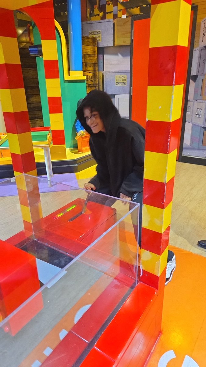 godofalgebra's tweet photo. 6th Grade spent time @legoland https://t.co/R11YQyotKW