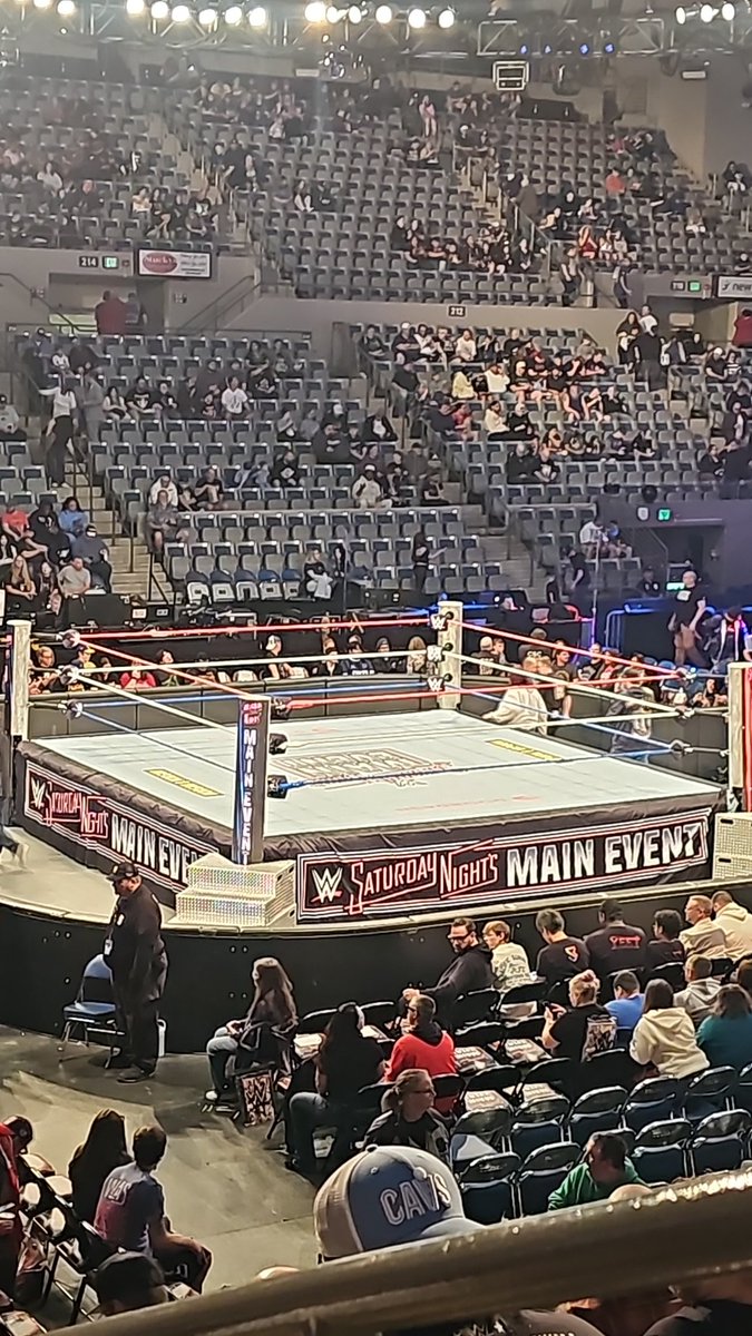Infamous260's tweet photo. @WWE #wwesnme we here baby #Fortwayne https://t.co/7b07xx77te
