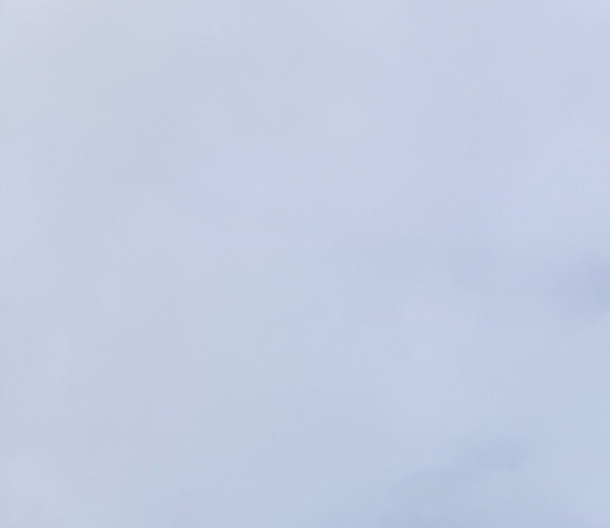 88boc's tweet photo. 日曜日の空は
曇り☁️

���から
胸がざわざわする話を聞いてしまった

仕事行ってこ

🪴🌱🍆☕️✨
#空　#空を読む　#空が好き　#ファインダー越しの私の世界 https://t.co/IfBuYNSMvi