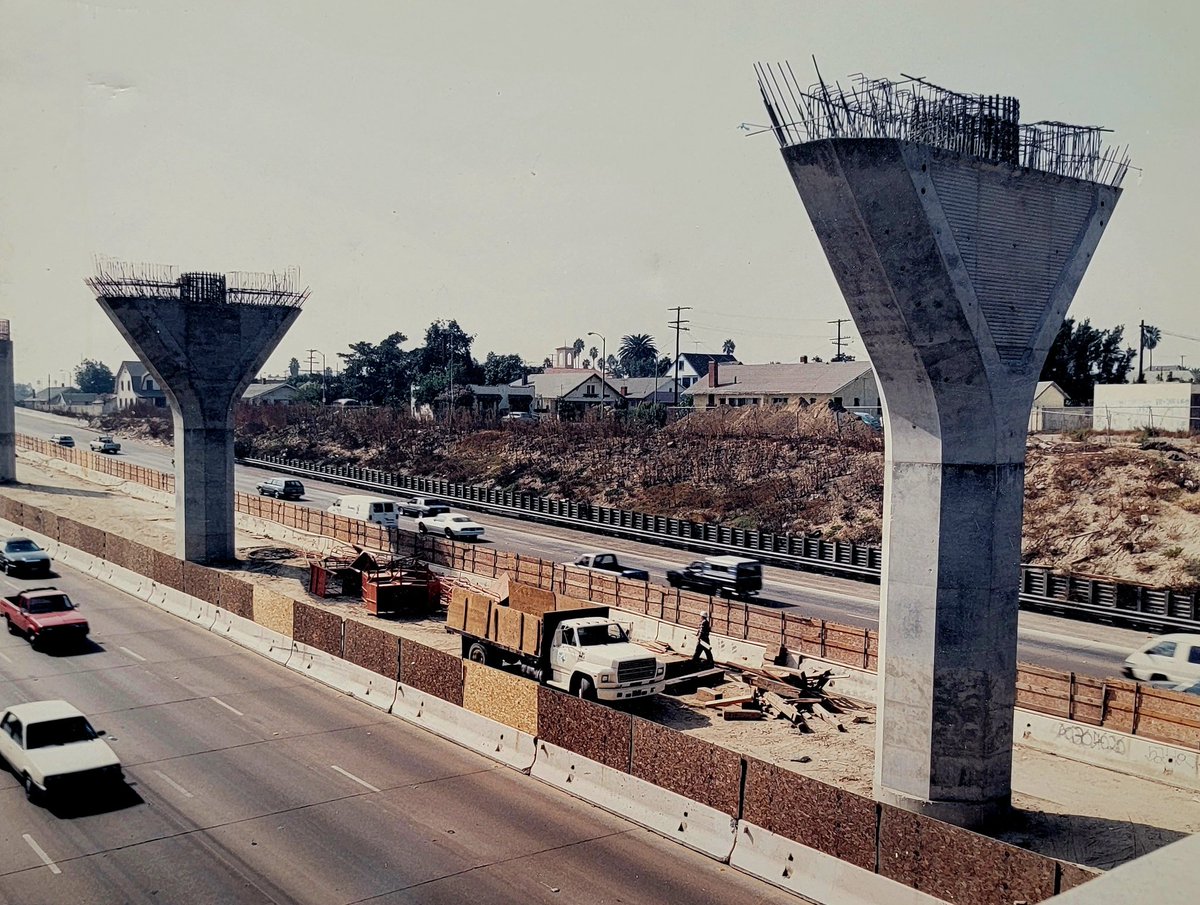 FreewaysLA's tweet photo. c. 1989 - Harbor Fwy (I-110) Transitway "double deck" construction (CT Archives photo). Column supports appear ready for superstructure formwork.

1/2 https://t.co/aERseKez1H