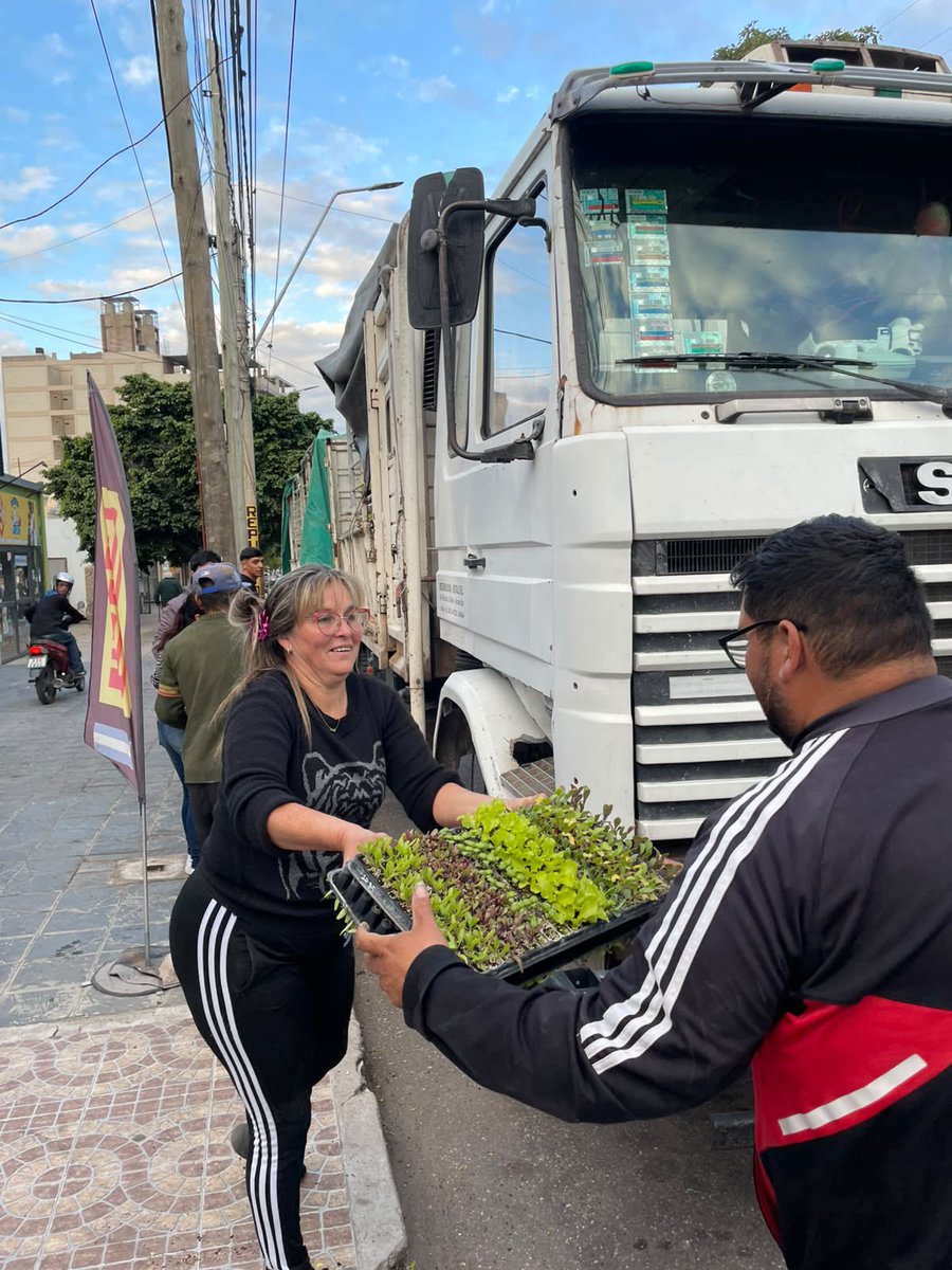 ErnestoHarry's tweet photo. Hoy la seguridad alimentaria de los riojanos es más importante que nunca, iniciamos una nueva temporada de Huertas Provinciales, en la nueva pandemia esta ver autoinflingida por Milei @QuintelaRicardo sigue apoyando la auto producción de los Riojanos. https://t.co/0pCiAnTqSS