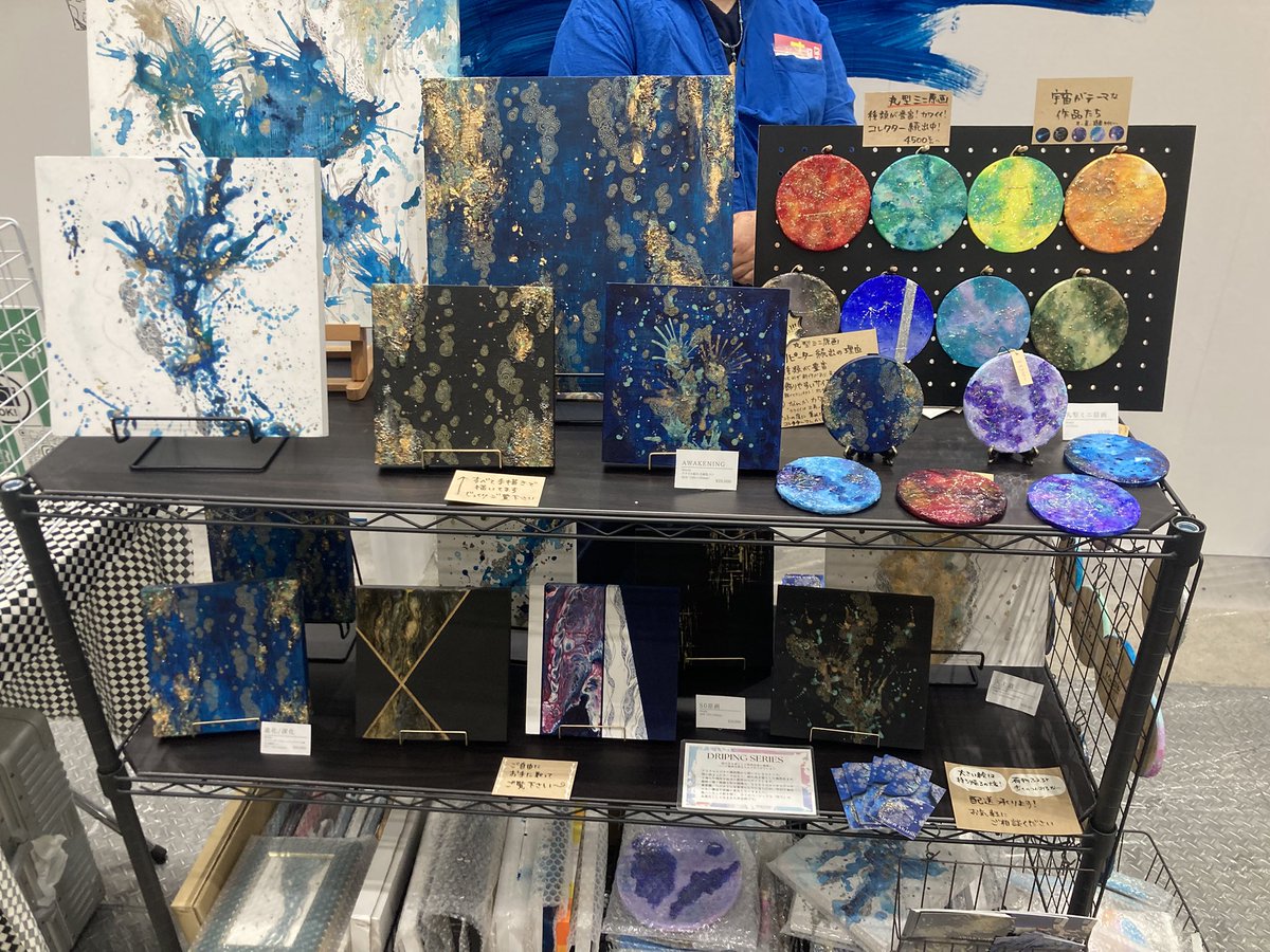 muziik7339's tweet photo. #デザフェス63
普段は一人で描いてSNS更新して…という感じなので、それはそれで楽しくやってるのですが、時折イベントに出て、人様から「この色好き」とか「SNS見てきました」とか「一目惚れしました」とか言っていただけると、どうにも嬉しくて「また頑張ろう」と思います
本当にありがとうございます✨
今日も頑張りますので遊びに来ていただけたら嬉しいです😆✨