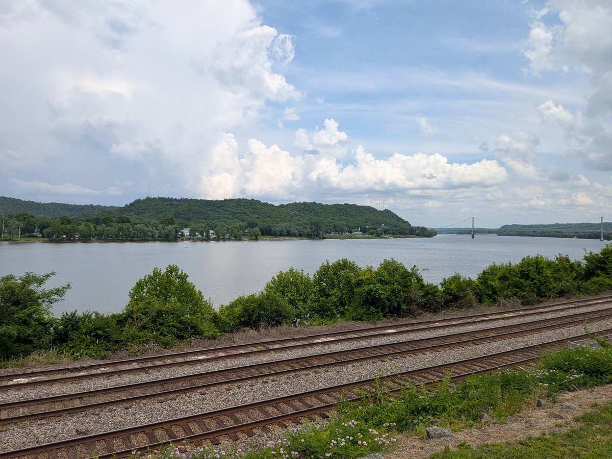 DosCicadas's tweet photo. Views from the road this week in Kentucky: https://t.co/IcwI3tAnYe