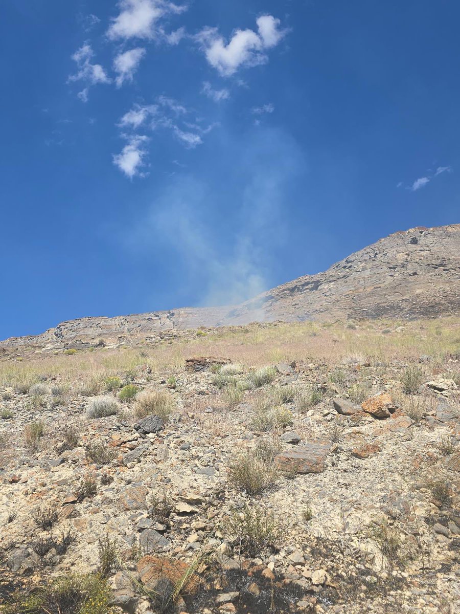UtahWildfire's tweet photo. 🚨 New Start: Tooele Co. – #TimpiePointFire estimated at 30 acres and actively burning on the Stansbury Mountain Range in Skull Valley on BLM land. Multiple ground crews and aircraft responding. No structures currently at risk. #UtahFire #TooeleCounty https://t.co/i4pbgrnrJt