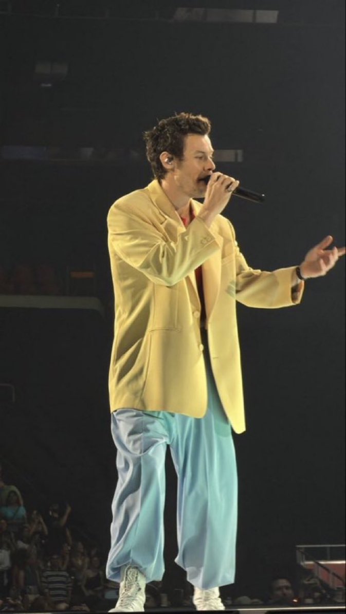 zummerfeeling's tweet photo. what in the timothee chalamet pants is going on https://t.co/MowUgj5EbD