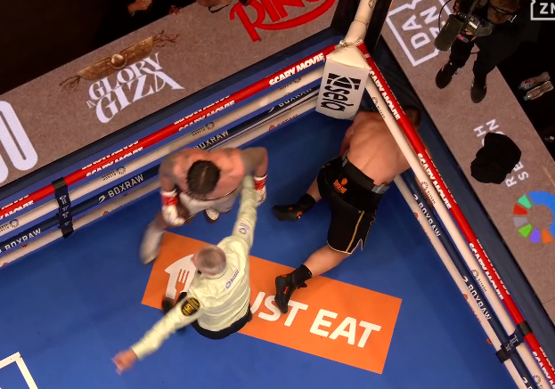OmerOsman200's tweet photo. Oleksandr Usyk with the 2016 Cavaliers 3-1 comeback.

11th round stoppage win for Usyk.

Got to feel bad for Rico Verhoeven. https://t.co/5eZZqXdOZ2
