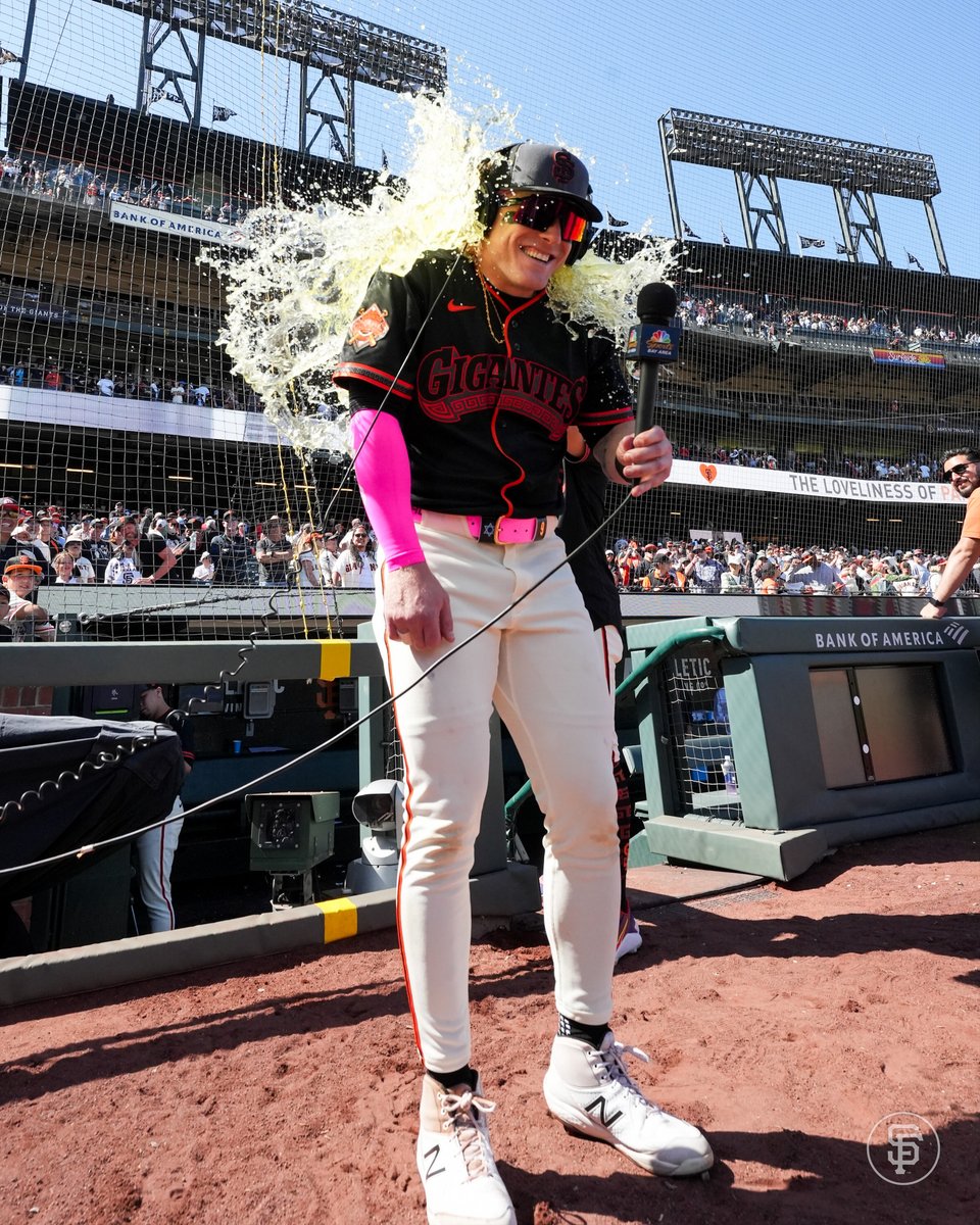SFGiants's tweet photo. ¡Ganan los Gigantes! 🙌 https://t.co/yNZO3sExg8