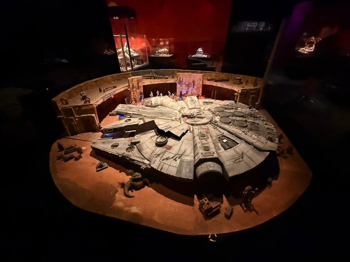 Gremio_Sombras's tweet photo. Imágenes de la exposición de Star Wars en Madrid, "El Imperio Fan Contraataca", que se encuentra en el Espacio Ibercaja Delicias (Paseo de las Delicias, 61, 28045 Madrid).
#Starwars #Gamers #Mundogamers #FanStarwars #Gamerscomunity https://t.co/wL6wiQwSyh