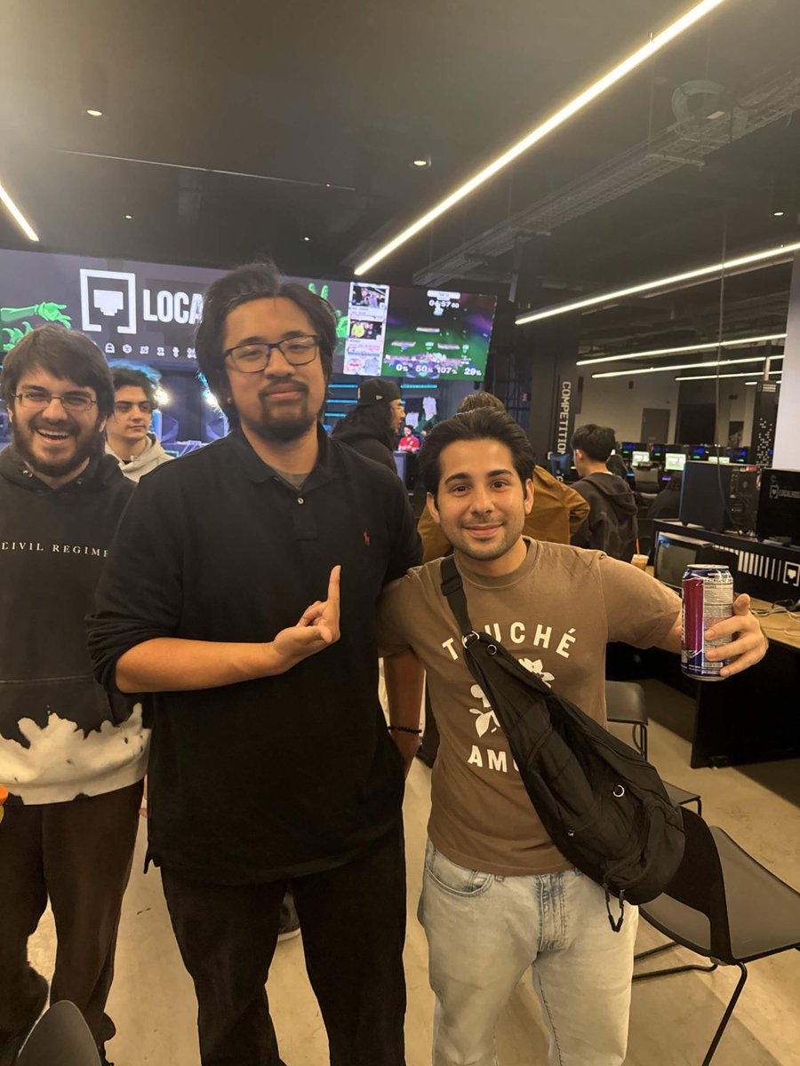 PUERTORICANFLAG's tweet photo. Right before this picture Epoodle said “I forgive you man, I was in the wrong. You’ll always be my brother.” RESPECT ! 🇵🇷🤝🇵🇭 https://t.co/n9E48f7dje