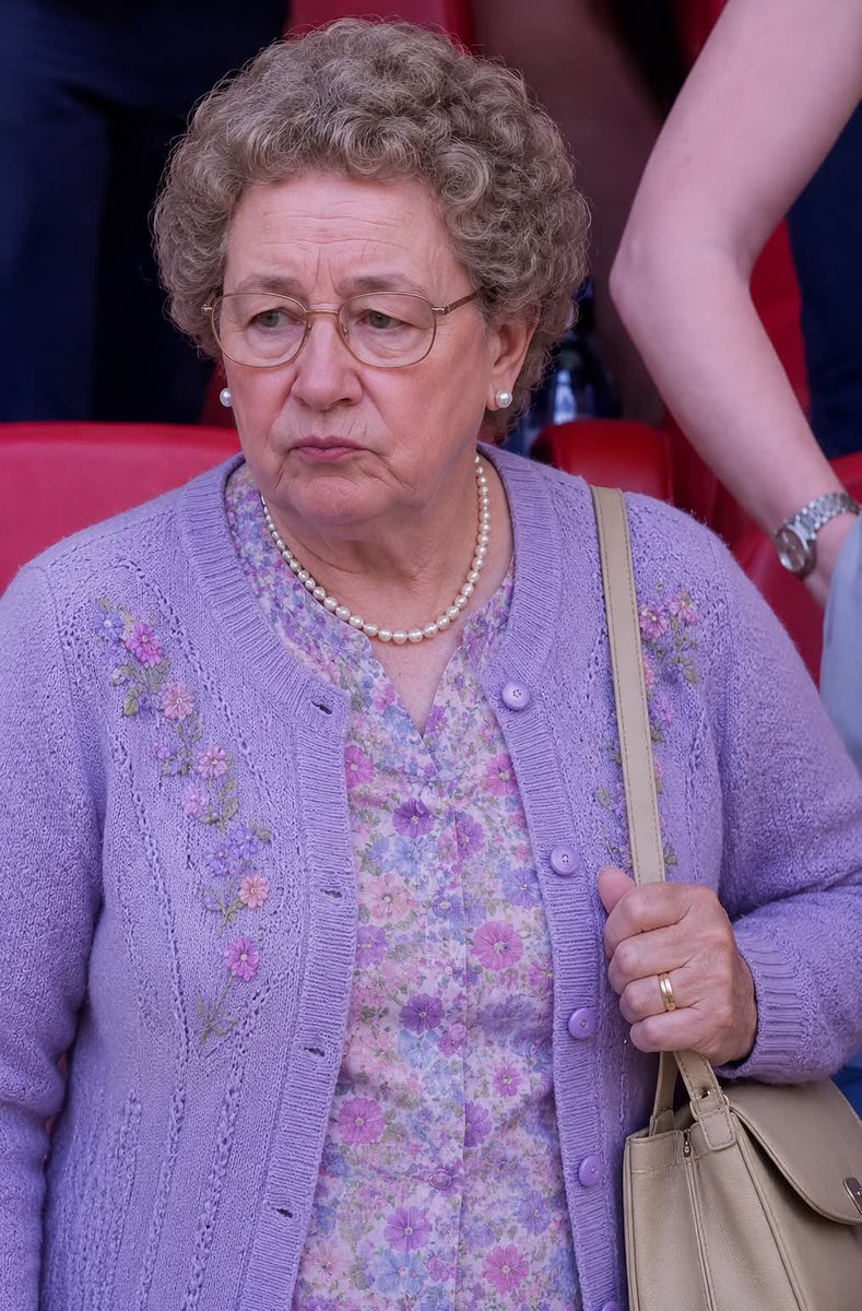 SomersetSaint7's tweet photo. Fucking hell Steve Gibson doing his best Mrs Doubtfire impression at the game today #crygate #SaintsFC #Boro https://t.co/7mCiAlXYMc