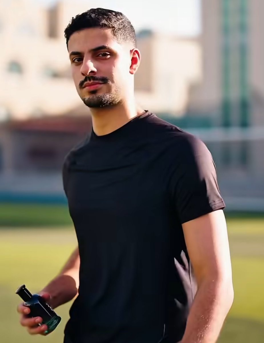 اسم tweet media