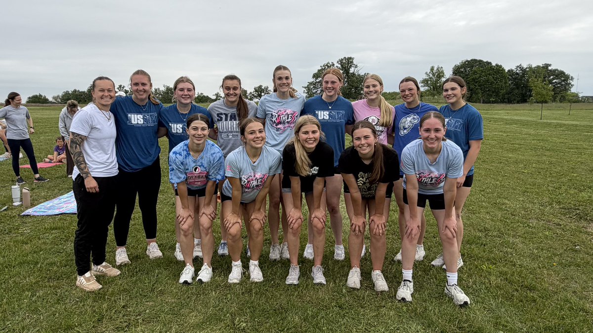 SoftballPV's tweet photo. Our team had an awesome workout with Burn Boot Camp during one of their FREE pop-up camps, and they definitely pushed us to get stronger together! Huge thanks for bringing the motivation, intensity, and positive energy to our athletes today! https://t.co/eWDvrG7xcO