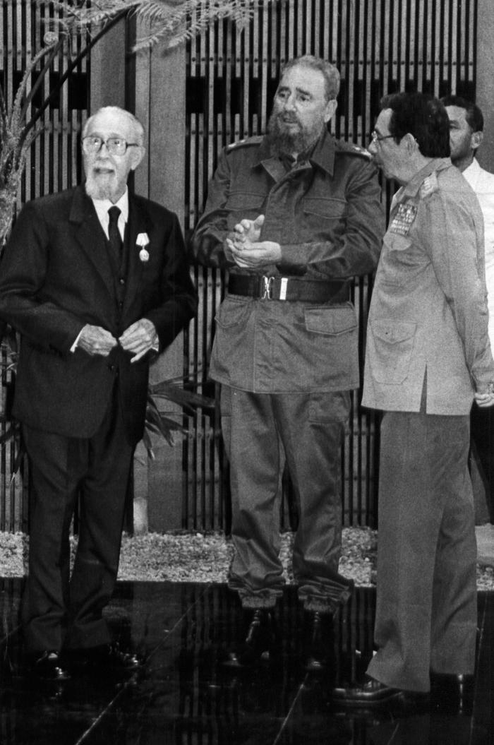 ucfgos's tweet photo. 🇨🇺 #100AñosConFidel || 113 años del nacimiento de Carlos Rafael Rodríguez: la modestia de un gigante intelectual y revolucionario cienfueguero que deslumbró por su claridad y su humildad. Apasionado de la economía, la lectura y un escritor con filo. 
#RaúlEsRaúl 
#OrgulloUCf https://t.co/sVcxsMXcuw