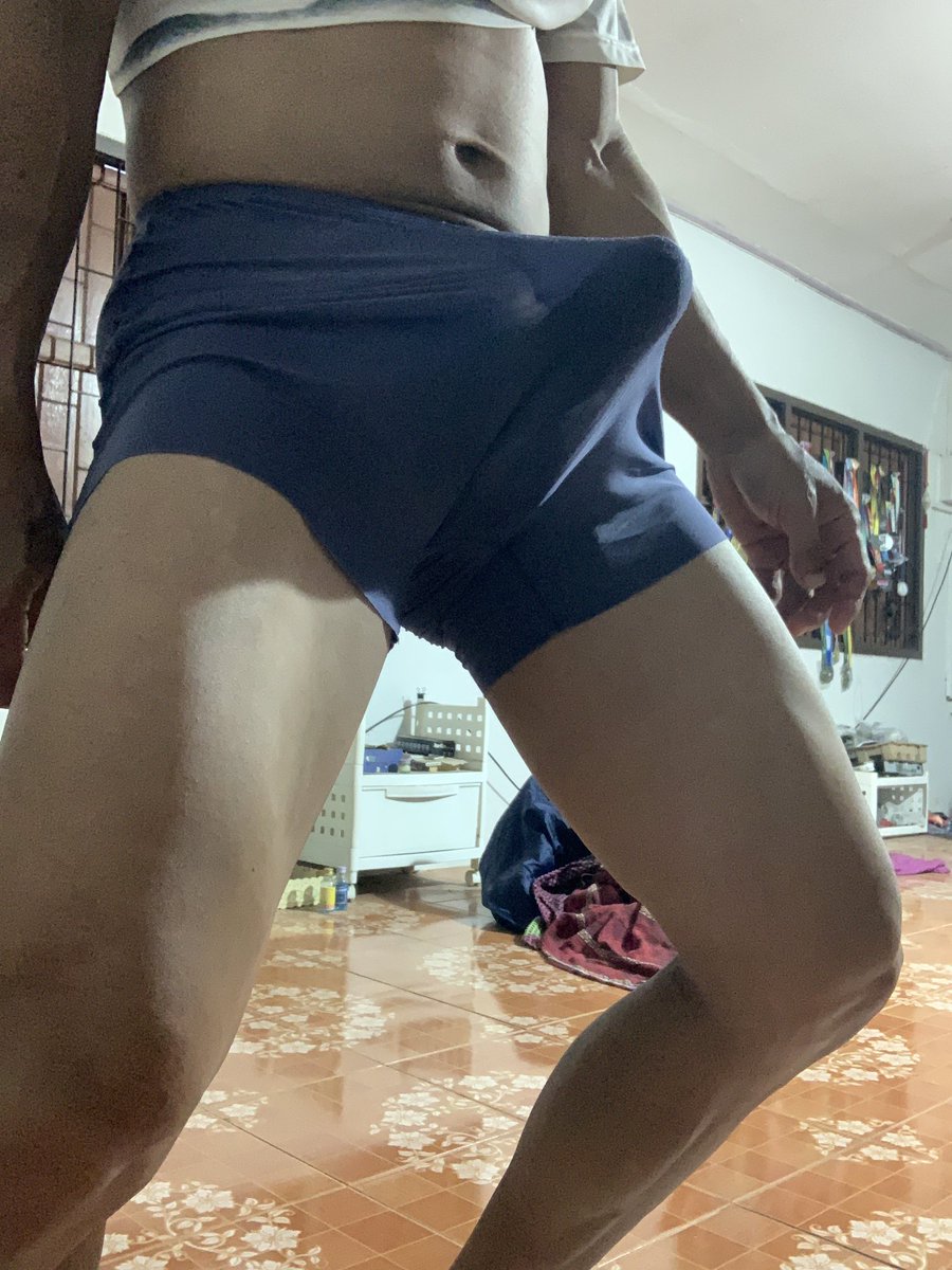 body_lucky68177's tweet photo. เขาว่าแก้ผ้านอนแล้วจะหลับสบาย ลดความเครียด ส่วนผมขอใส่กางเกงหลวม บางๆ สักตัวก็ยังดี 😂😍💪👍😁 https://t.co/Hhiksqq6W3