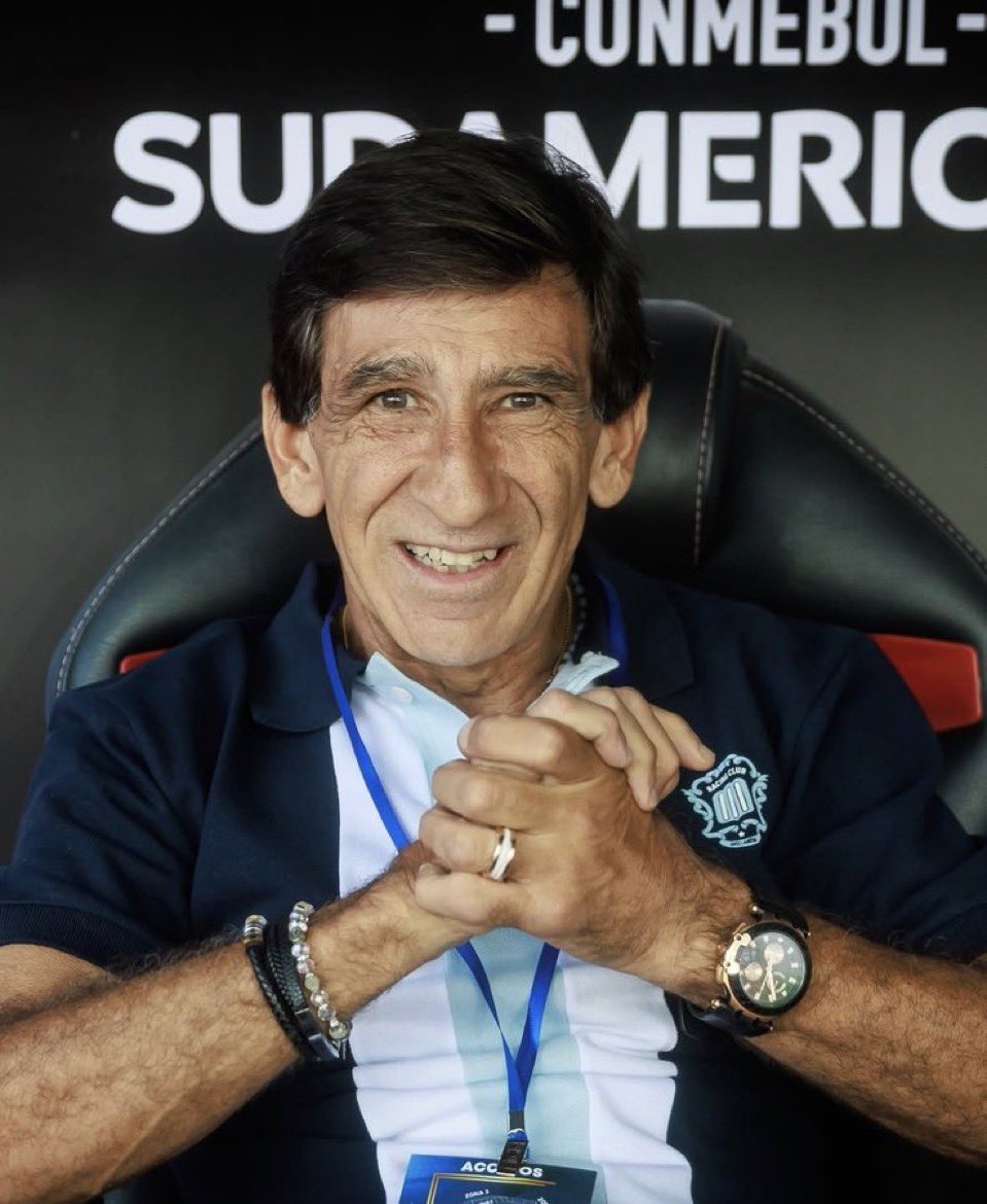 pilludinho's tweet photo. Gracias para siempre. Nos cumpliste un sueño a todos y nos hiciste creer en el sueño de nuestras vidas. Pocas veces un equipo representó tanto a la gente de Racing. No sé si alguna vez volveremos a tener un hincha técnico. https://t.co/fMDqwjEMnd