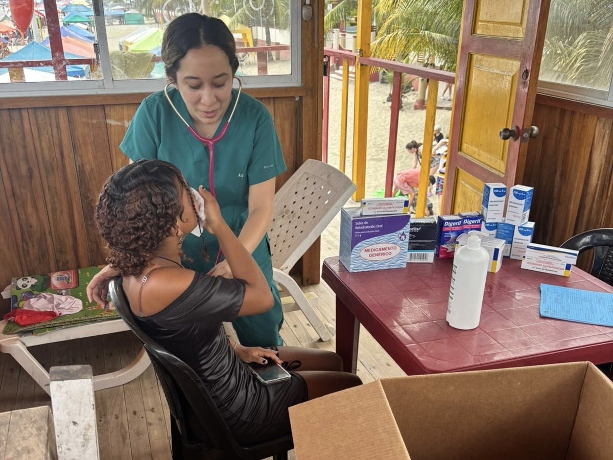 DPSEsmeraldas's tweet photo. #Atacames | #MSPEnTerritorio
Por el feriado de la Batalla del Pichincha, se activó el plan de contingencia de atención en salud en Tonsupa y Same, garantizando atención oportuna a turistas y residentes. https://t.co/SSZxGv7Tyq