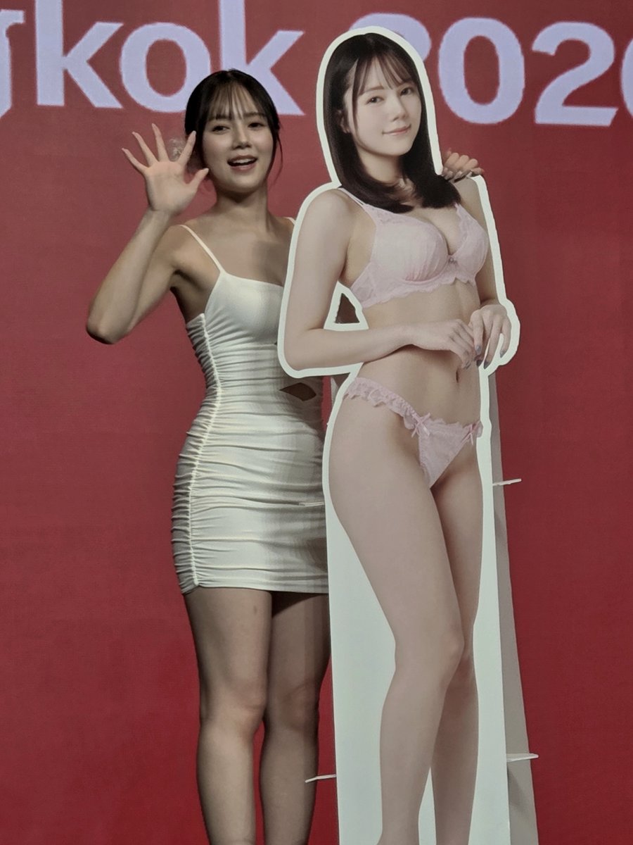 PlaKeyboard's tweet photo. Remu x Remu 🤍 UTO Event Bangkok 2026
この瞬間が好きです 
とてもかわいい
@utoevent 
@remu19971203 
#涼森れむ
#utoevent 
#utoevent2026 https://t.co/miPiX1zvMv