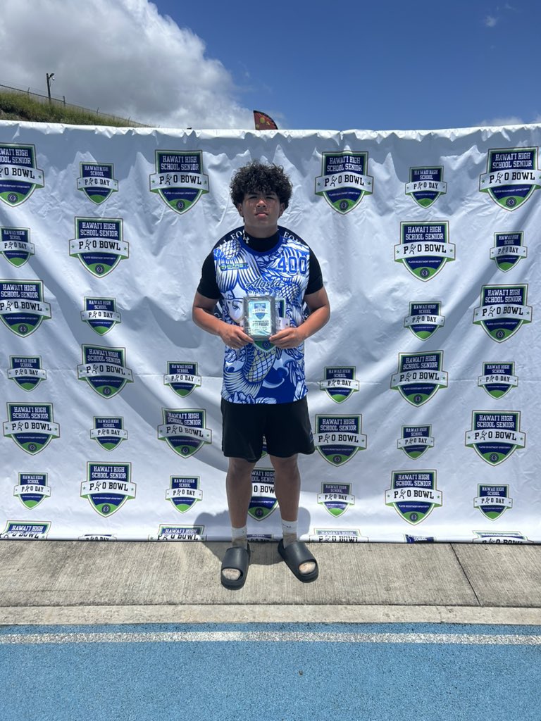 KanoaKameehonua's tweet photo. Blessed to have received Defensive Top Performer award at the 8.0.8 Pro Day! @BrandonHuffman @BlairAngulo @adamgorney @808ProDay @PunahouFootball @kia_nate https://t.co/LPJEXijbiz