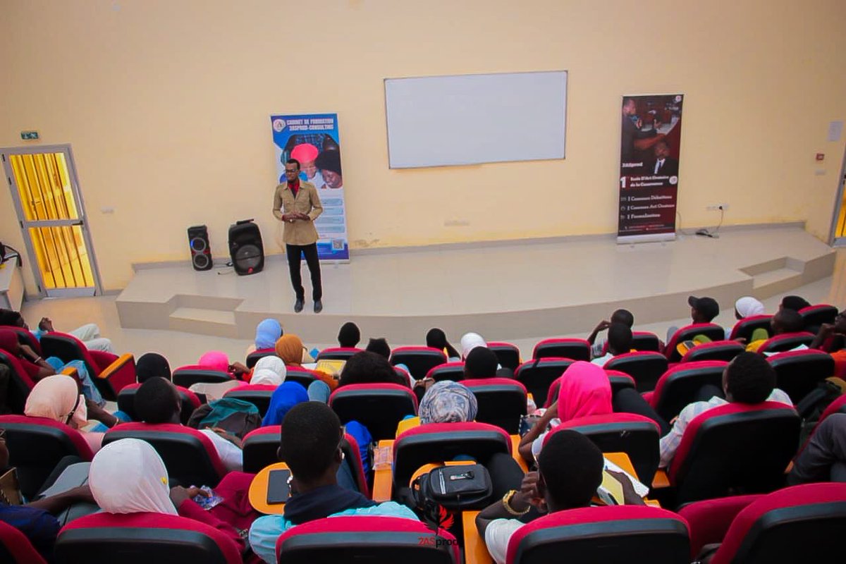 InstitutASprod's tweet photo. **🚀 Succès total pour le programme NITÉ de 2ASprod à l'Université Assane Seck de Ziguinchor !**

L’amphithéâtre **SES** a fait salle comble ce samedi.
#NITE #2ASprod #CoachSane #UASZ #Ziguinchor #Jeunesse #Leadership #Succès https://t.co/GsDg3f9xvC