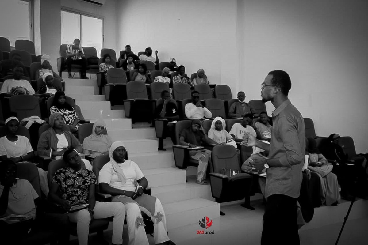 InstitutASprod's tweet photo. **🚀 Succès total pour le programme NITÉ de 2ASprod à l'Université Assane Seck de Ziguinchor !**

L’amphithéâtre **SES** a fait salle comble ce samedi.
#NITE #2ASprod #CoachSane #UASZ #Ziguinchor #Jeunesse #Leadership #Succès https://t.co/GsDg3f9xvC