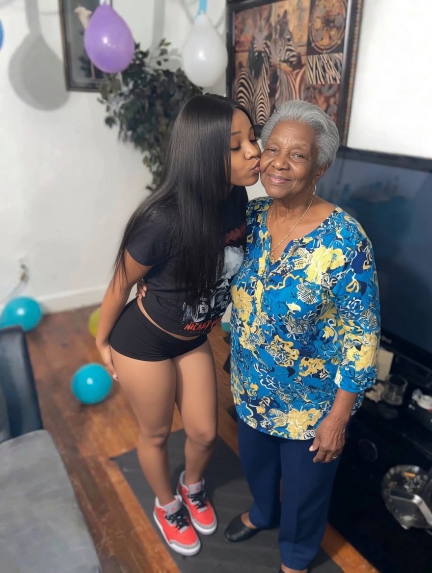 Fsj1782's tweet photo. My grandma 💕 https://t.co/P35rf46N9h