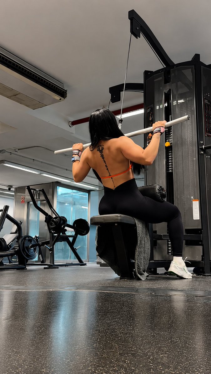 FitDayiXXX tweet media