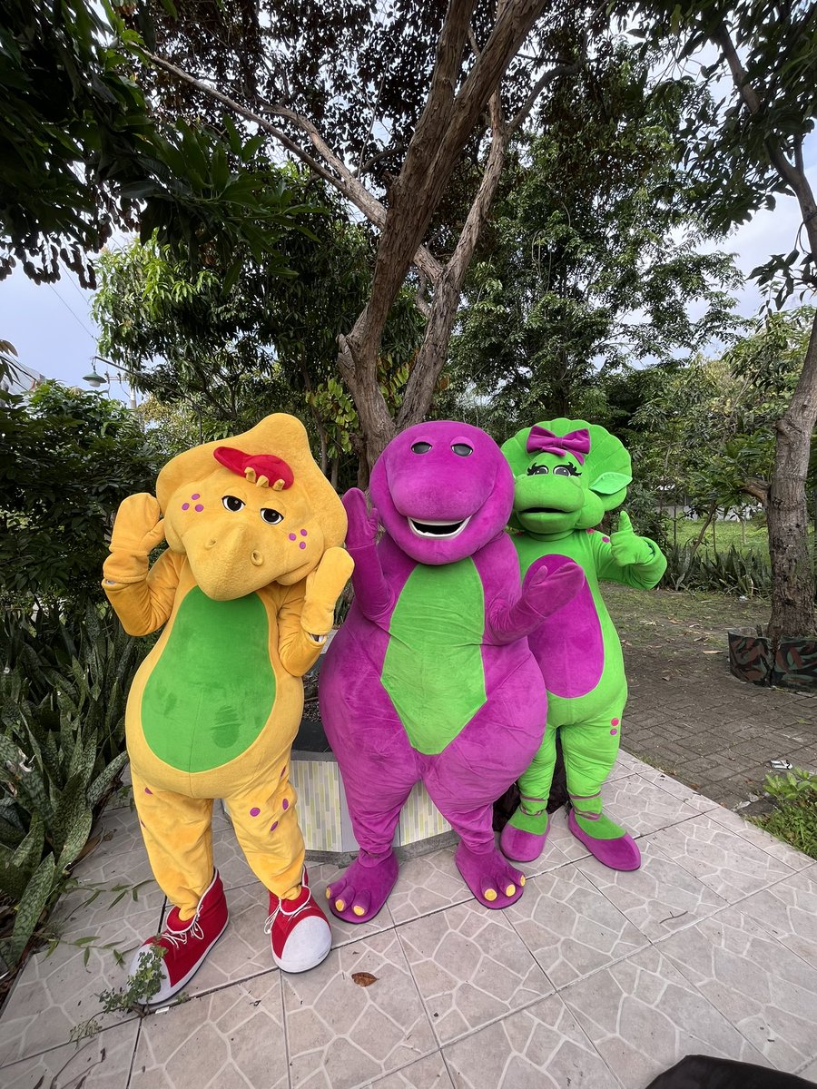wangdy123's tweet photo. Who love Barney ? raise your hand ! https://t.co/kOKoL3hlUj