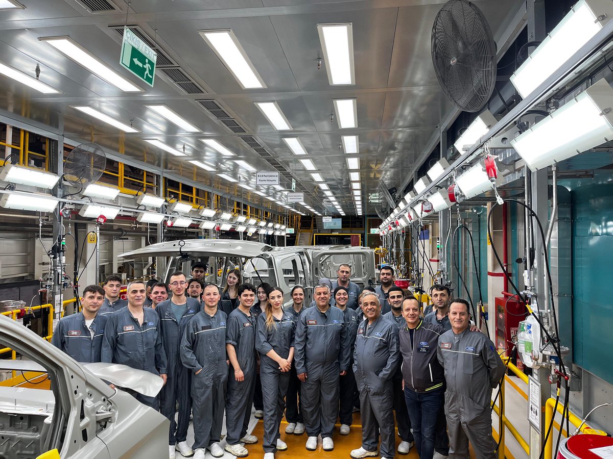 UmitMit73014277's tweet photo. Aynı hedefe omuz omuza yürüdüğümüz bu büyük ailede, paylaşılan her tebessüm birlik ve beraberliğimizi daha da güçlendirdi.

Bayramın getirdiği huzur, sağlık ve bereketin tüm emekçi arkadaşlarımıza ve ailelerine hayırlı olmasını diliyoruz.

Nice bayramlara, hep birlikte… 🤝✨ https://t.co/jBOJ8TEZBQ